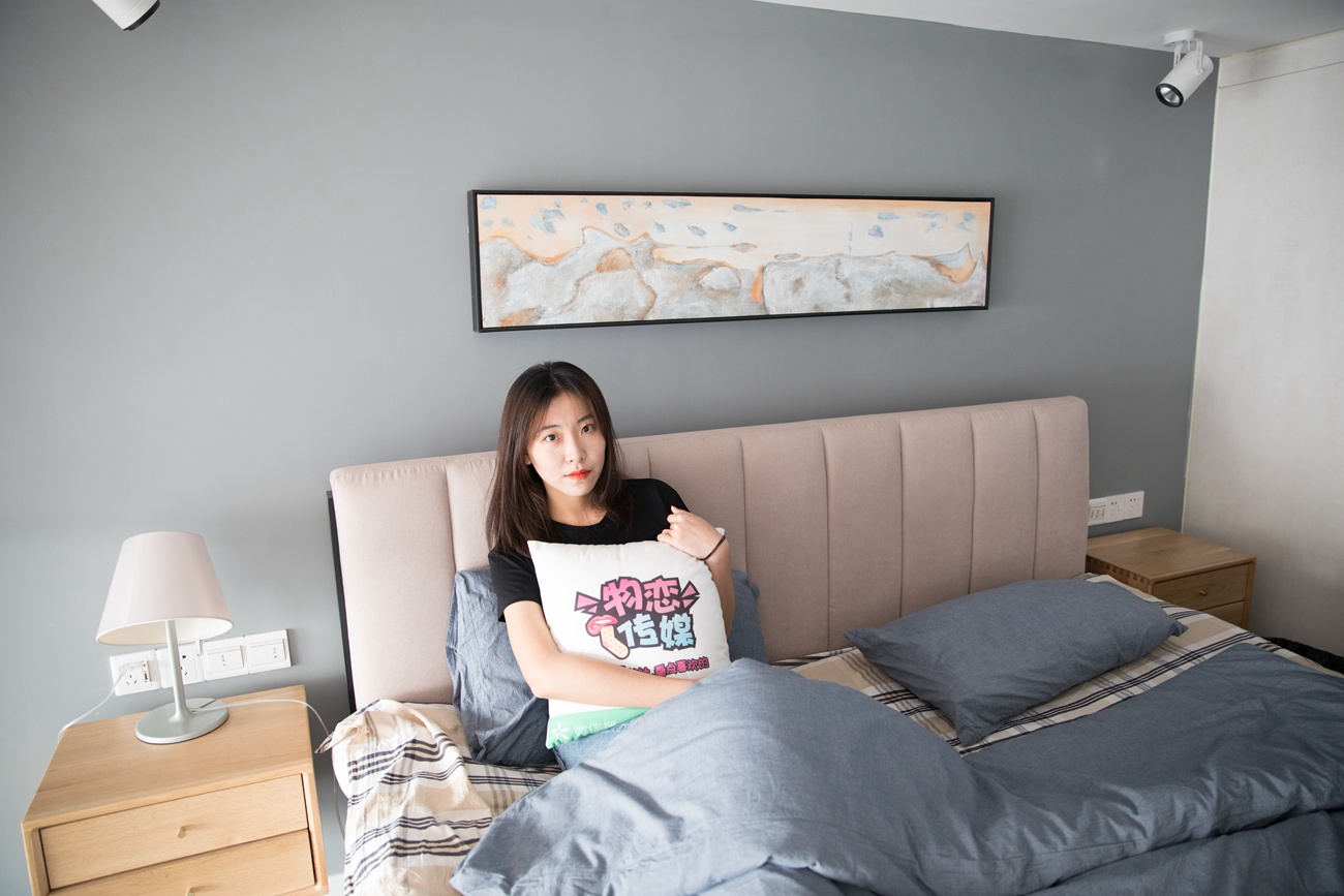 图片[16]-勿恋传媒 No.132 Elise-床边的白色板鞋搭配白色棉袜与灰色棉袜 [147P] – 速更版-美库