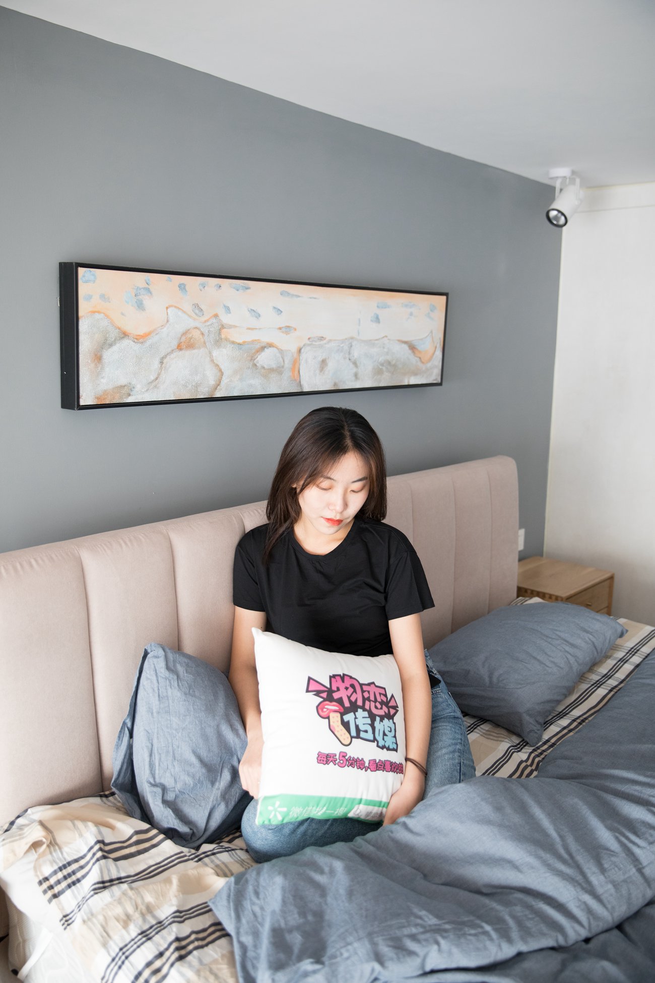 图片[17]-勿恋传媒 No.132 Elise-床边的白色板鞋搭配白色棉袜与灰色棉袜 [147P] – 速更版-美库