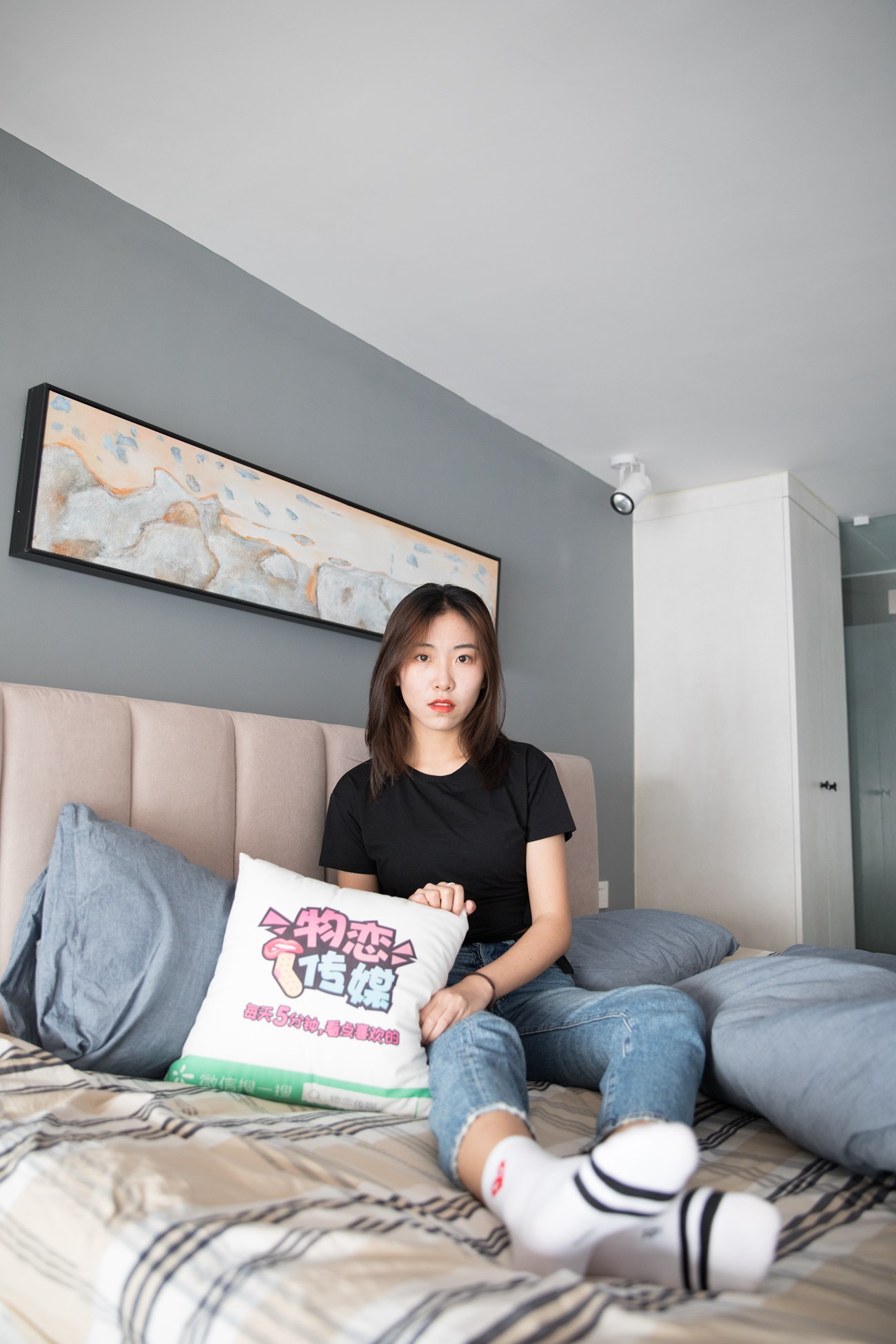 图片[21]-勿恋传媒 No.132 Elise-床边的白色板鞋搭配白色棉袜与灰色棉袜 [147P] – 速更版-美库