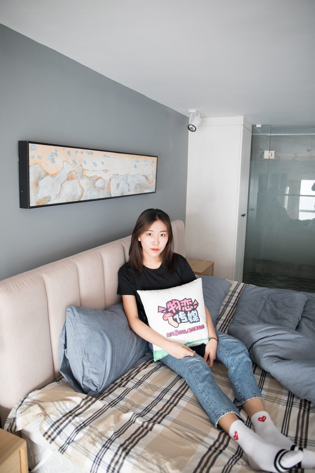 图片[22]-勿恋传媒 No.132 Elise-床边的白色板鞋搭配白色棉袜与灰色棉袜 [147P] – 速更版-美库