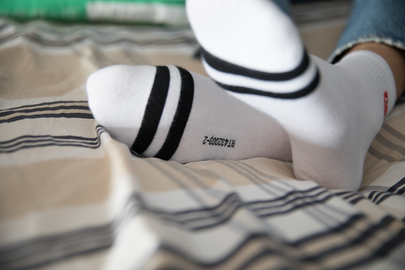 图片[29]-勿恋传媒 No.132 Elise-床边的白色板鞋搭配白色棉袜与灰色棉袜 [147P] – 速更版-美库