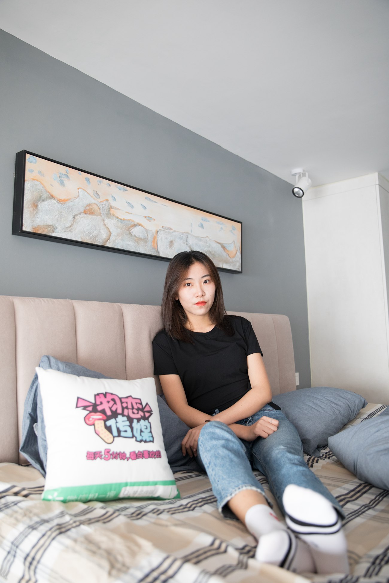 图片[31]-勿恋传媒 No.132 Elise-床边的白色板鞋搭配白色棉袜与灰色棉袜 [147P] – 速更版-美库