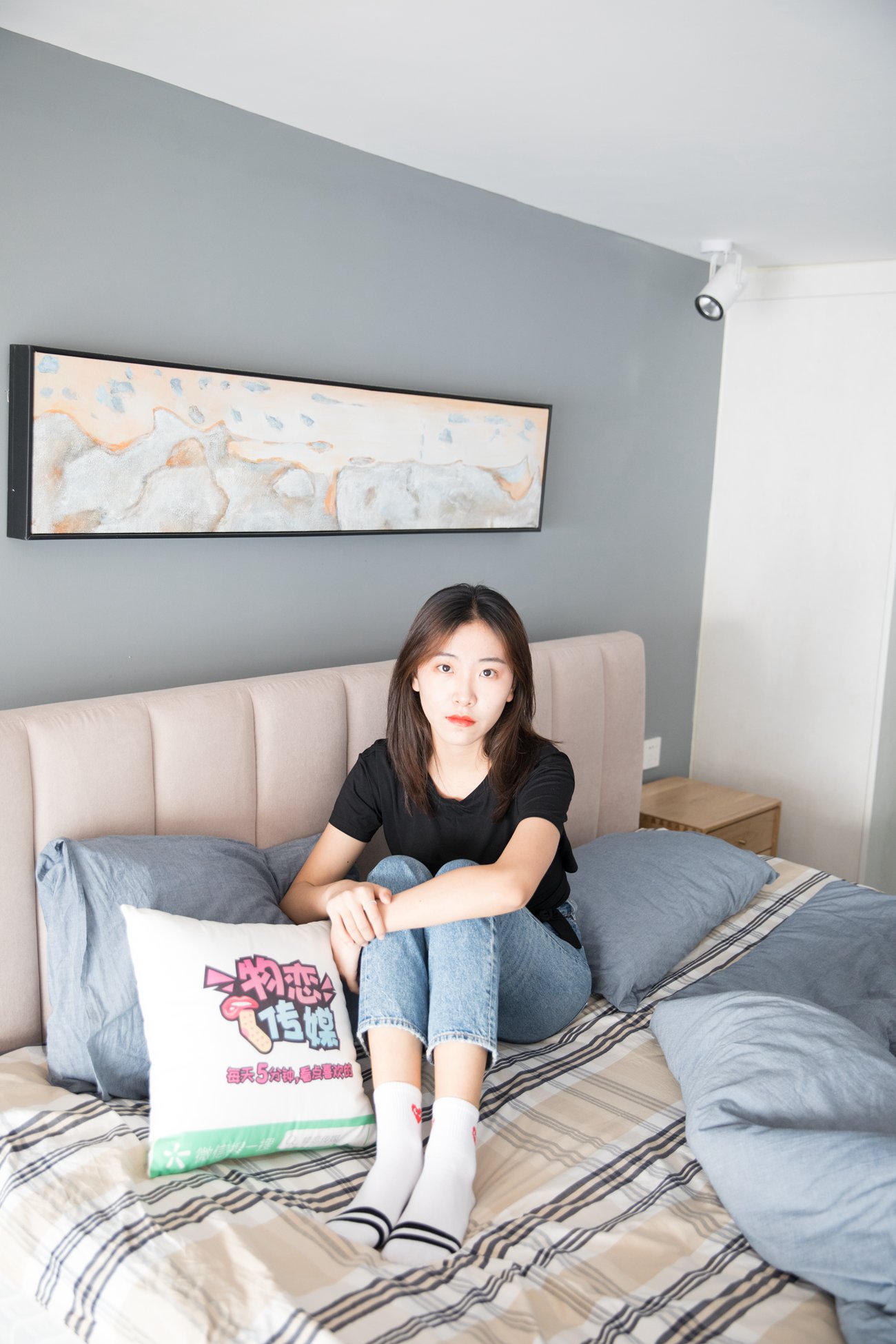 图片[44]-勿恋传媒 No.132 Elise-床边的白色板鞋搭配白色棉袜与灰色棉袜 [147P] – 速更版-美库