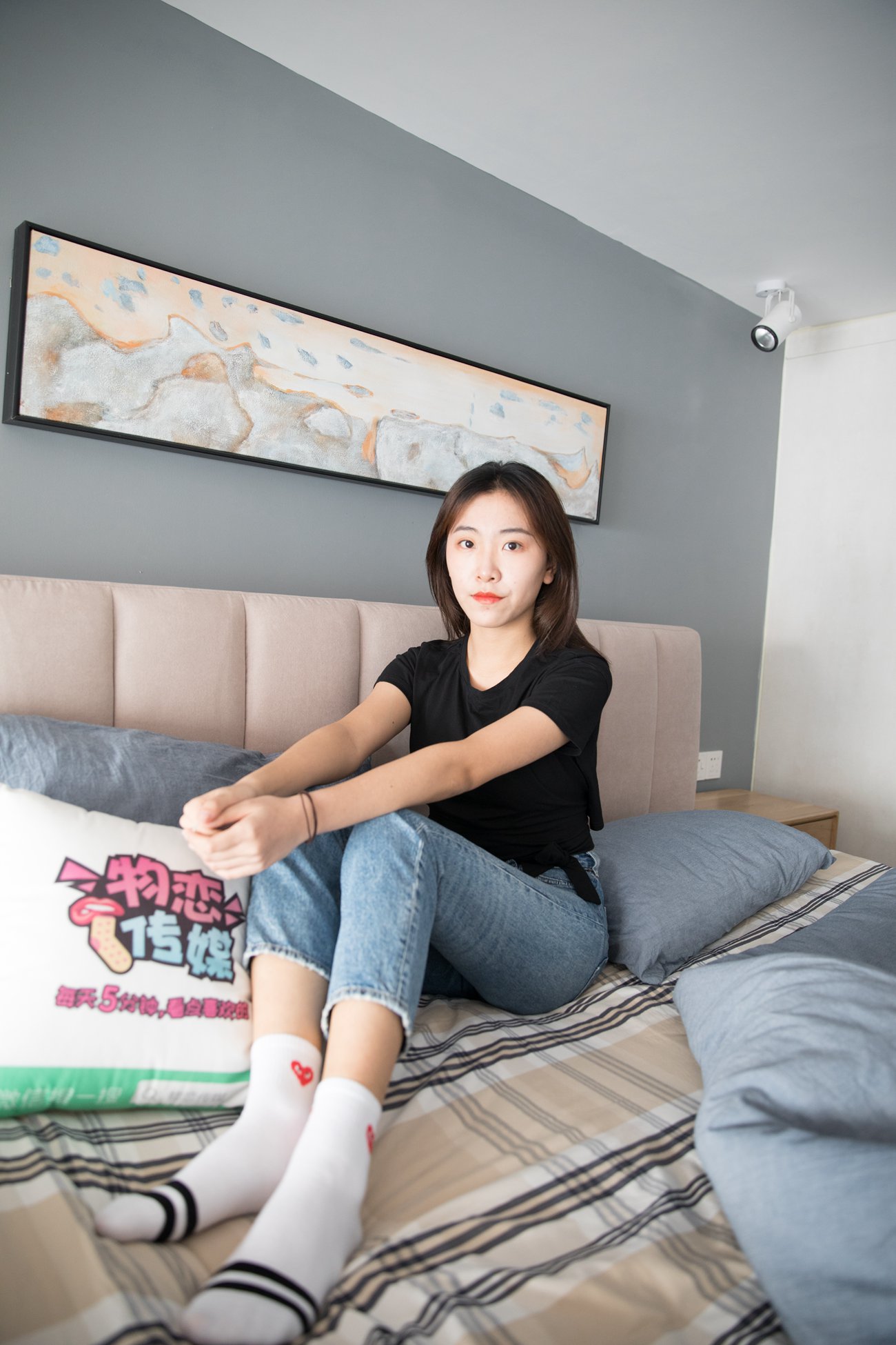 图片[47]-勿恋传媒 No.132 Elise-床边的白色板鞋搭配白色棉袜与灰色棉袜 [147P] – 速更版-美库