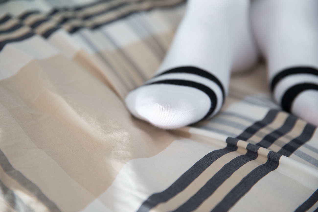 图片[50]-勿恋传媒 No.132 Elise-床边的白色板鞋搭配白色棉袜与灰色棉袜 [147P] – 速更版-美库