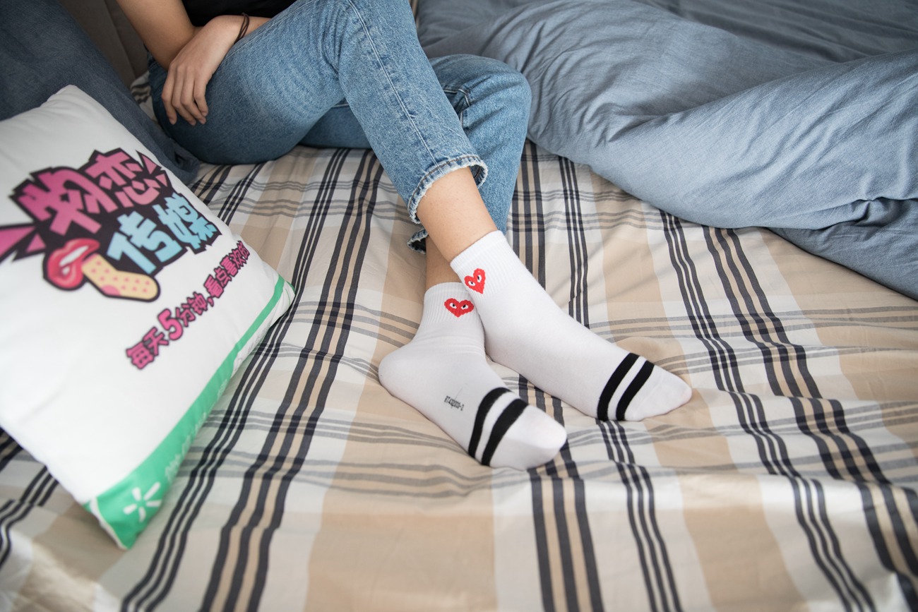 图片[54]-勿恋传媒 No.132 Elise-床边的白色板鞋搭配白色棉袜与灰色棉袜 [147P] – 速更版-美库