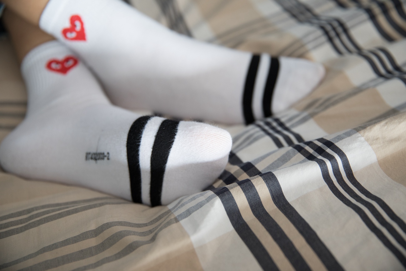 图片[55]-勿恋传媒 No.132 Elise-床边的白色板鞋搭配白色棉袜与灰色棉袜 [147P] – 速更版-美库