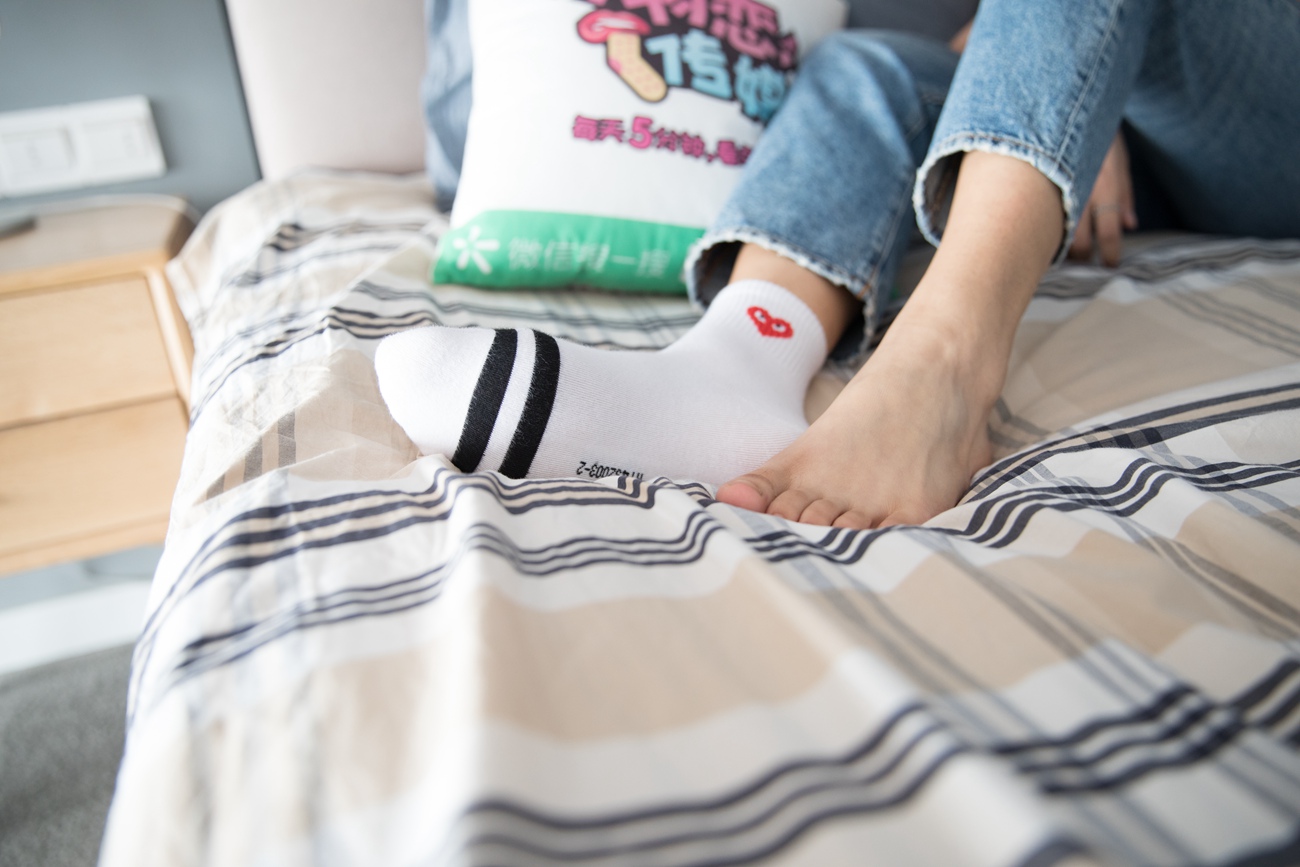 图片[71]-勿恋传媒 No.132 Elise-床边的白色板鞋搭配白色棉袜与灰色棉袜 [147P] – 速更版-美库