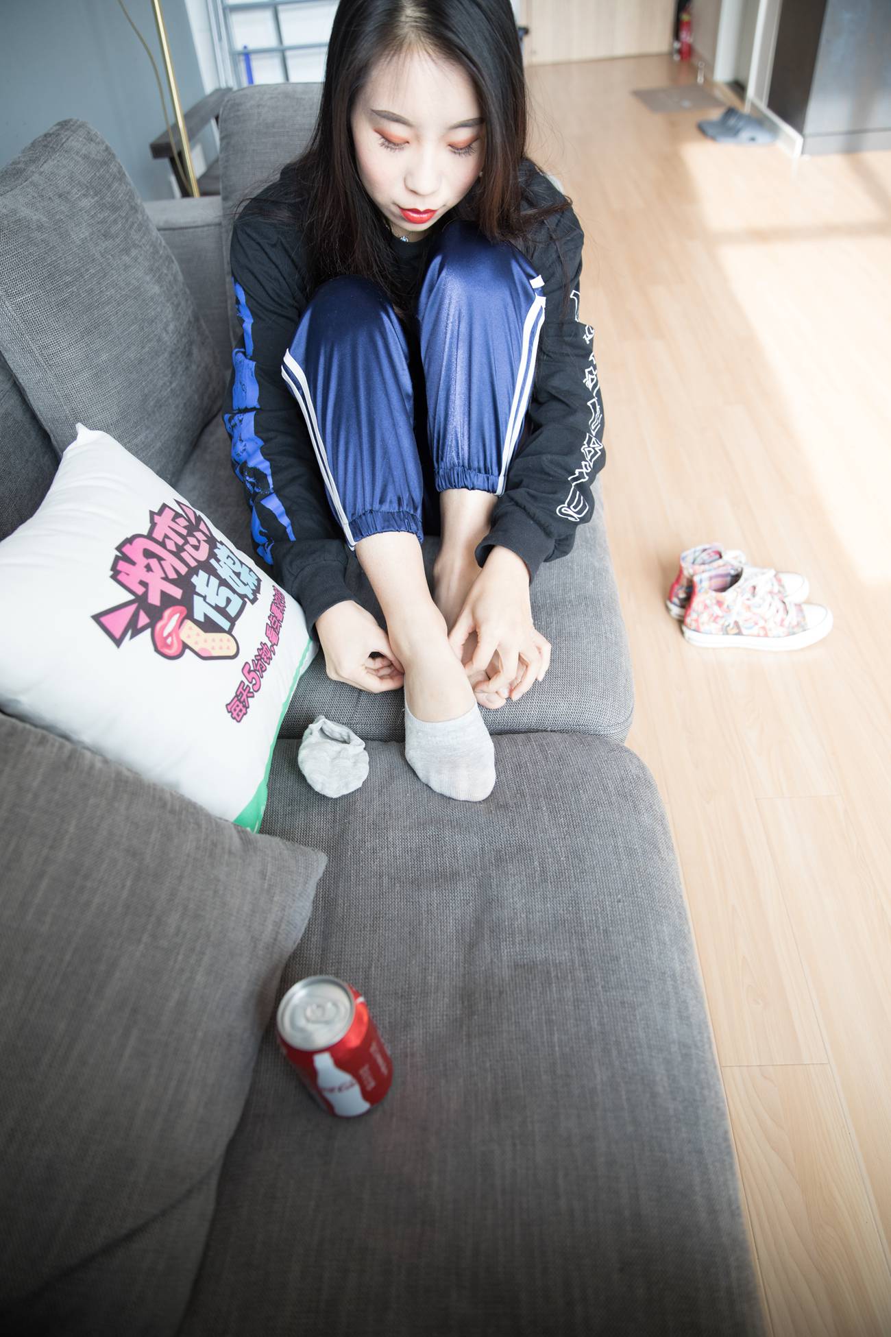 图片[121]-勿恋传媒 No.130 璐璐-花团锦簇帆布鞋之美 [177P] – 速更版-美库