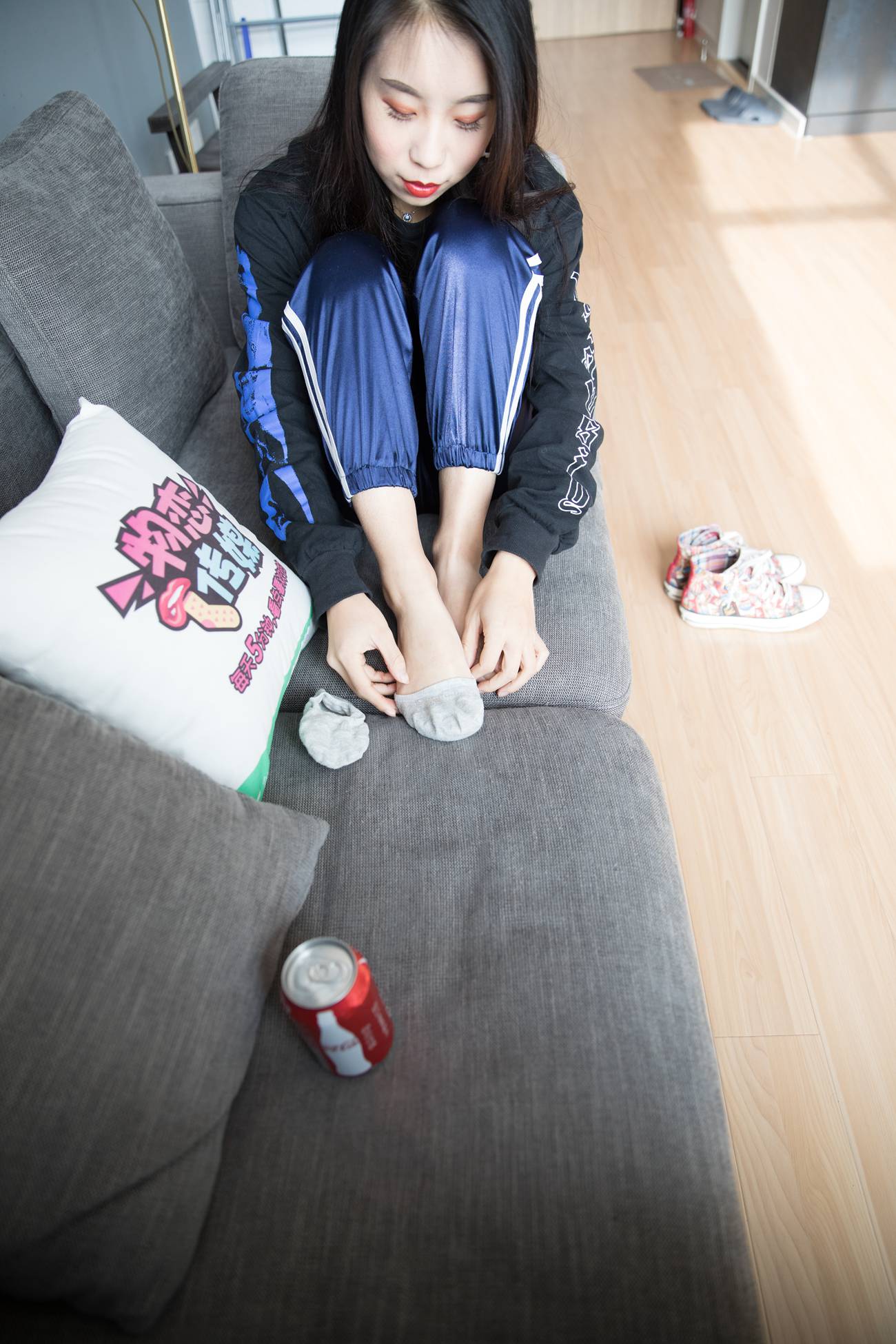 图片[123]-勿恋传媒 No.130 璐璐-花团锦簇帆布鞋之美 [177P] – 速更版-美库