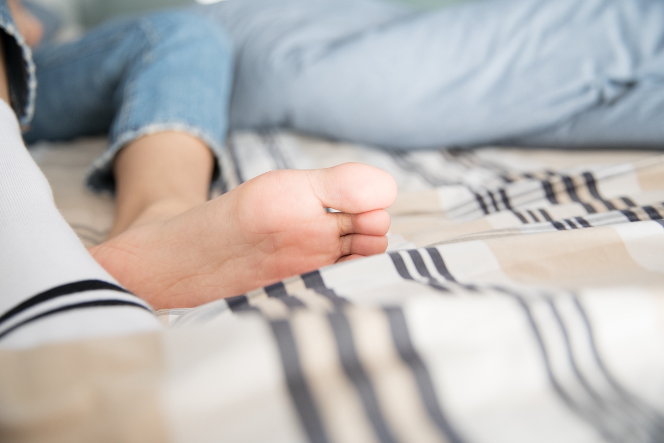 图片[74]-勿恋传媒 No.132 Elise-床边的白色板鞋搭配白色棉袜与灰色棉袜 [147P] – 速更版-美库