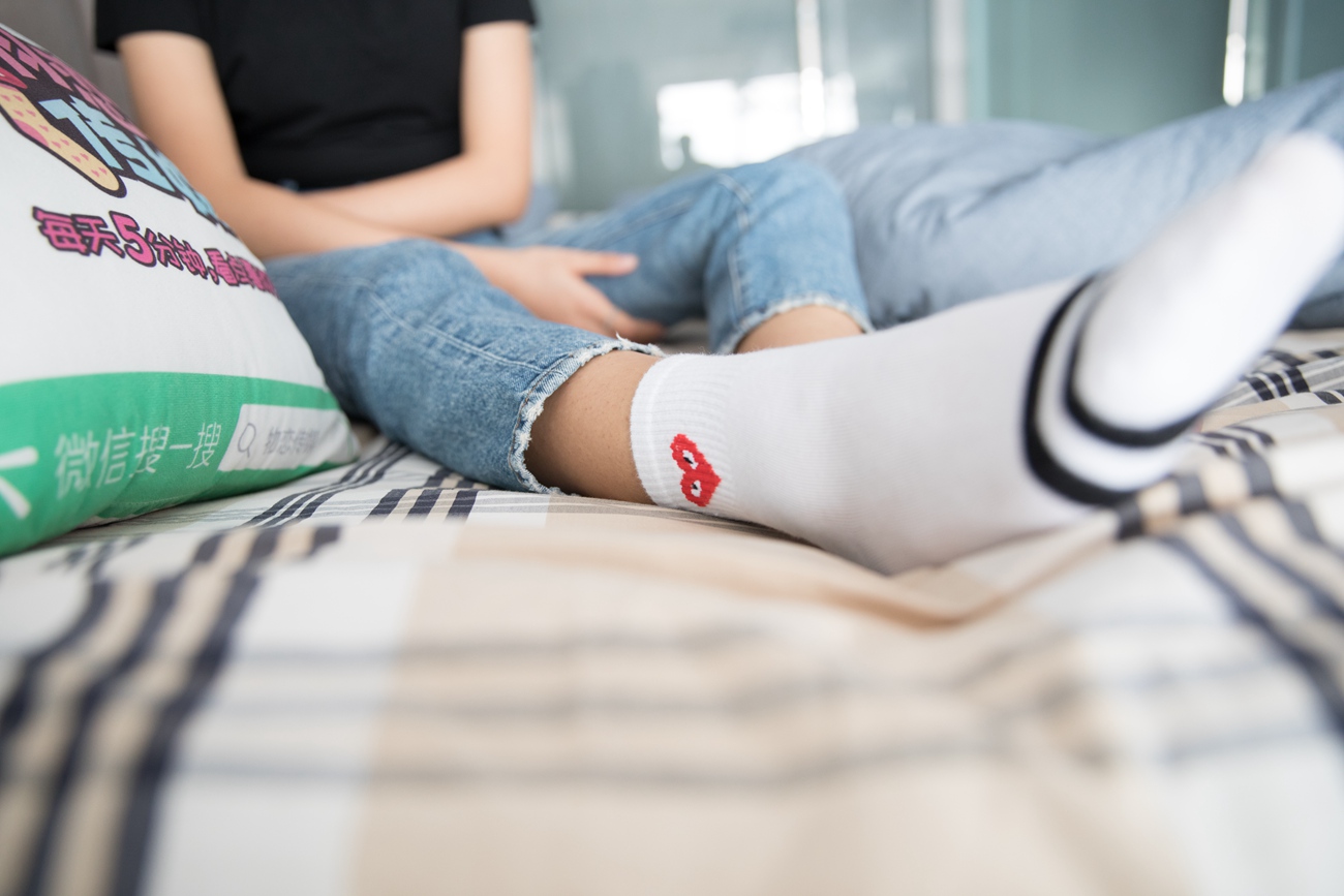 图片[76]-勿恋传媒 No.132 Elise-床边的白色板鞋搭配白色棉袜与灰色棉袜 [147P] – 速更版-美库