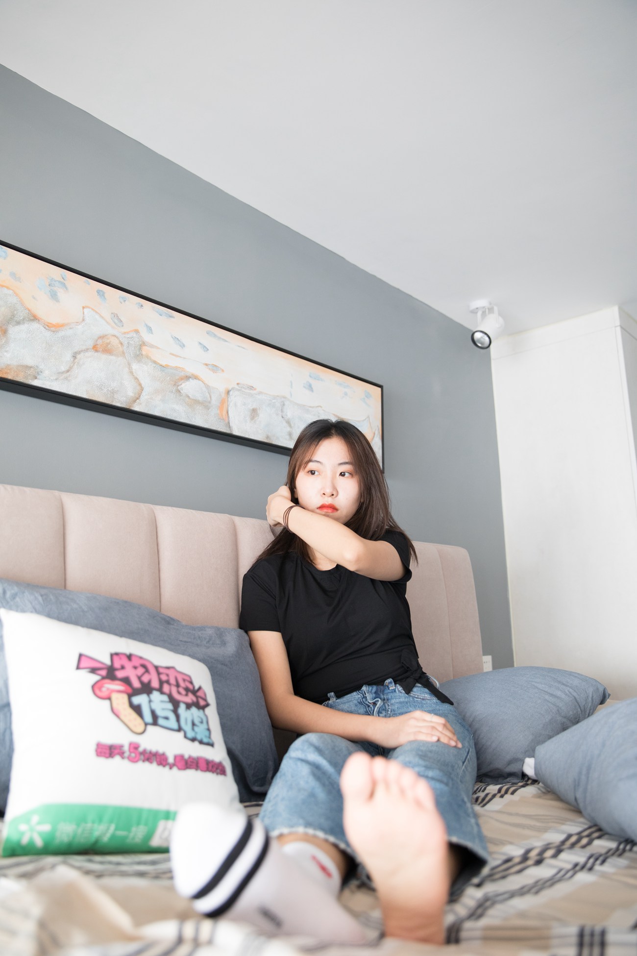 图片[83]-勿恋传媒 No.132 Elise-床边的白色板鞋搭配白色棉袜与灰色棉袜 [147P] – 速更版-美库