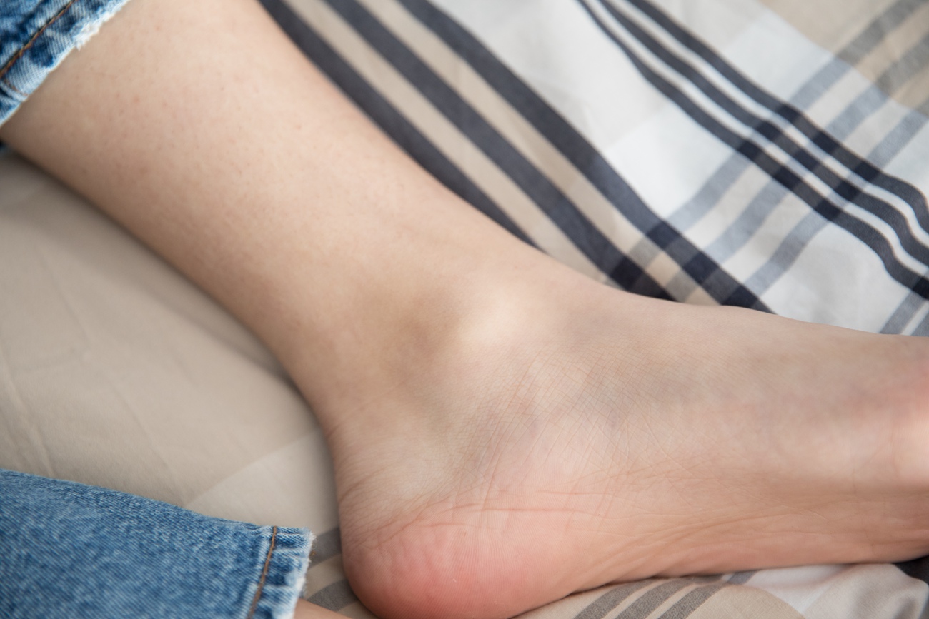 图片[96]-勿恋传媒 No.132 Elise-床边的白色板鞋搭配白色棉袜与灰色棉袜 [147P] – 速更版-美库