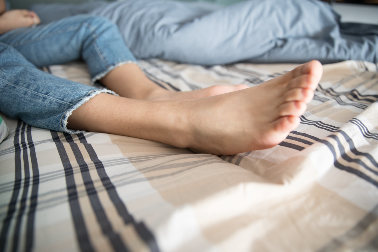 图片[98]-勿恋传媒 No.132 Elise-床边的白色板鞋搭配白色棉袜与灰色棉袜 [147P] – 速更版-美库