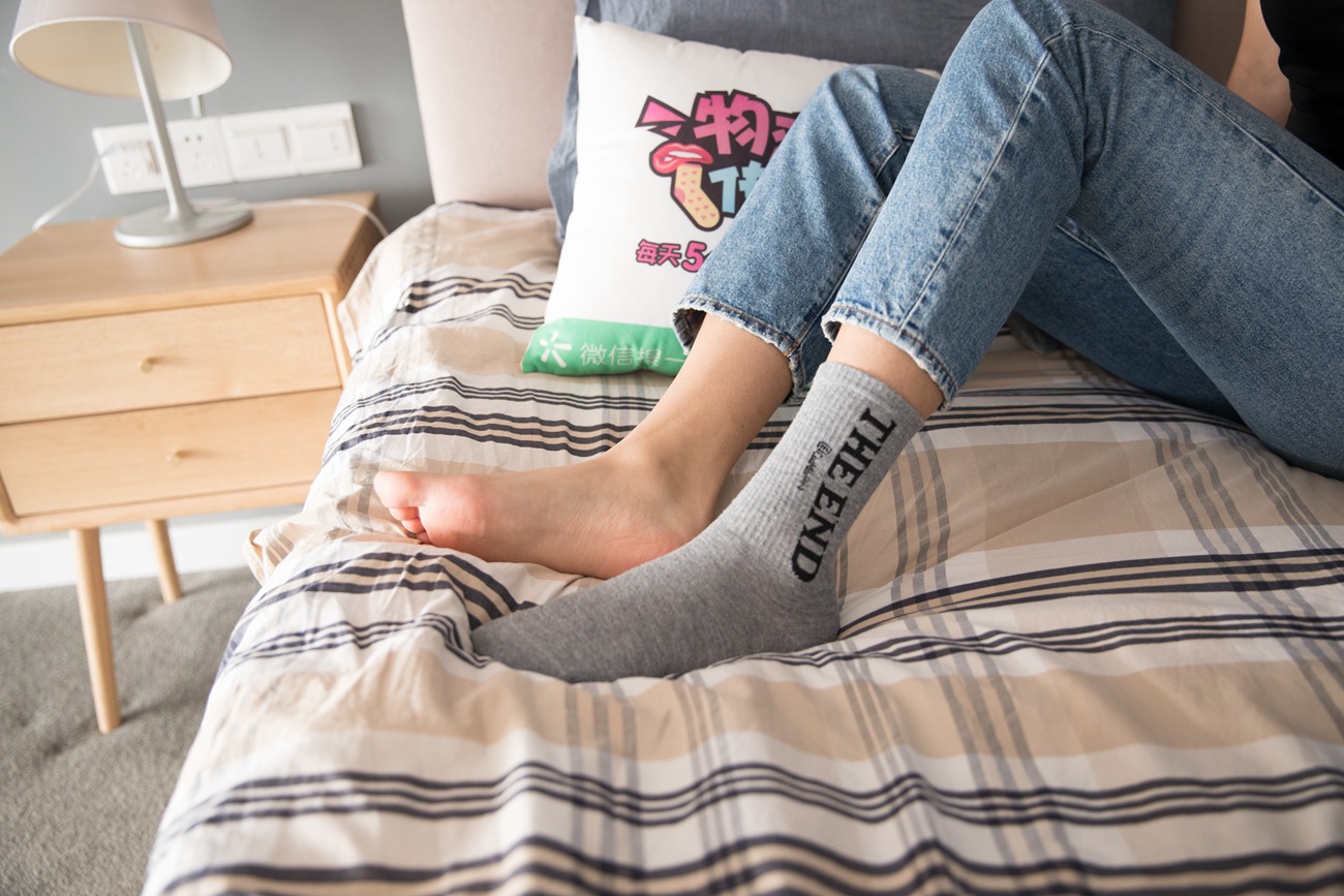 图片[116]-勿恋传媒 No.132 Elise-床边的白色板鞋搭配白色棉袜与灰色棉袜 [147P] – 速更版-美库