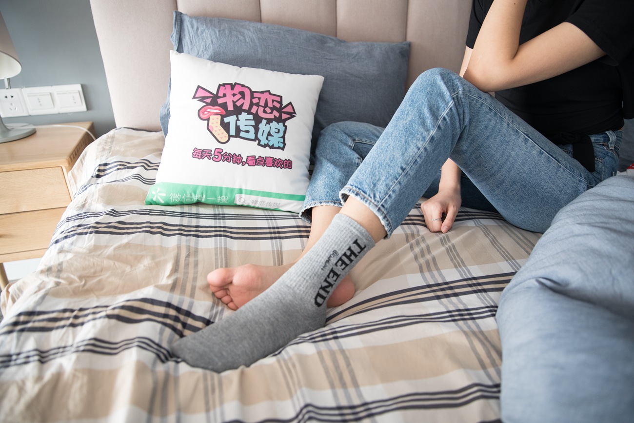 图片[119]-勿恋传媒 No.132 Elise-床边的白色板鞋搭配白色棉袜与灰色棉袜 [147P] – 速更版-美库