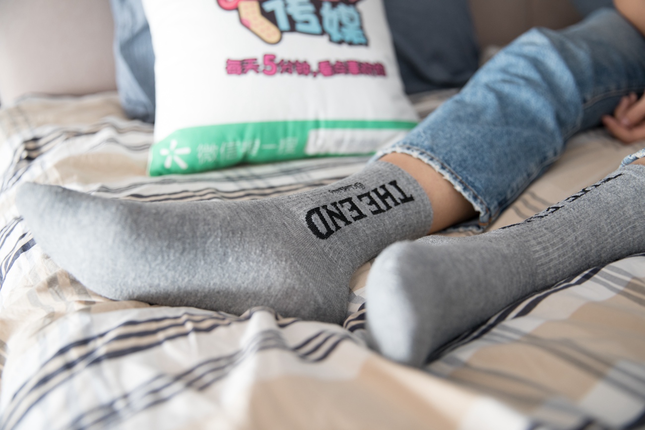 图片[139]-勿恋传媒 No.132 Elise-床边的白色板鞋搭配白色棉袜与灰色棉袜 [147P] – 速更版-美库