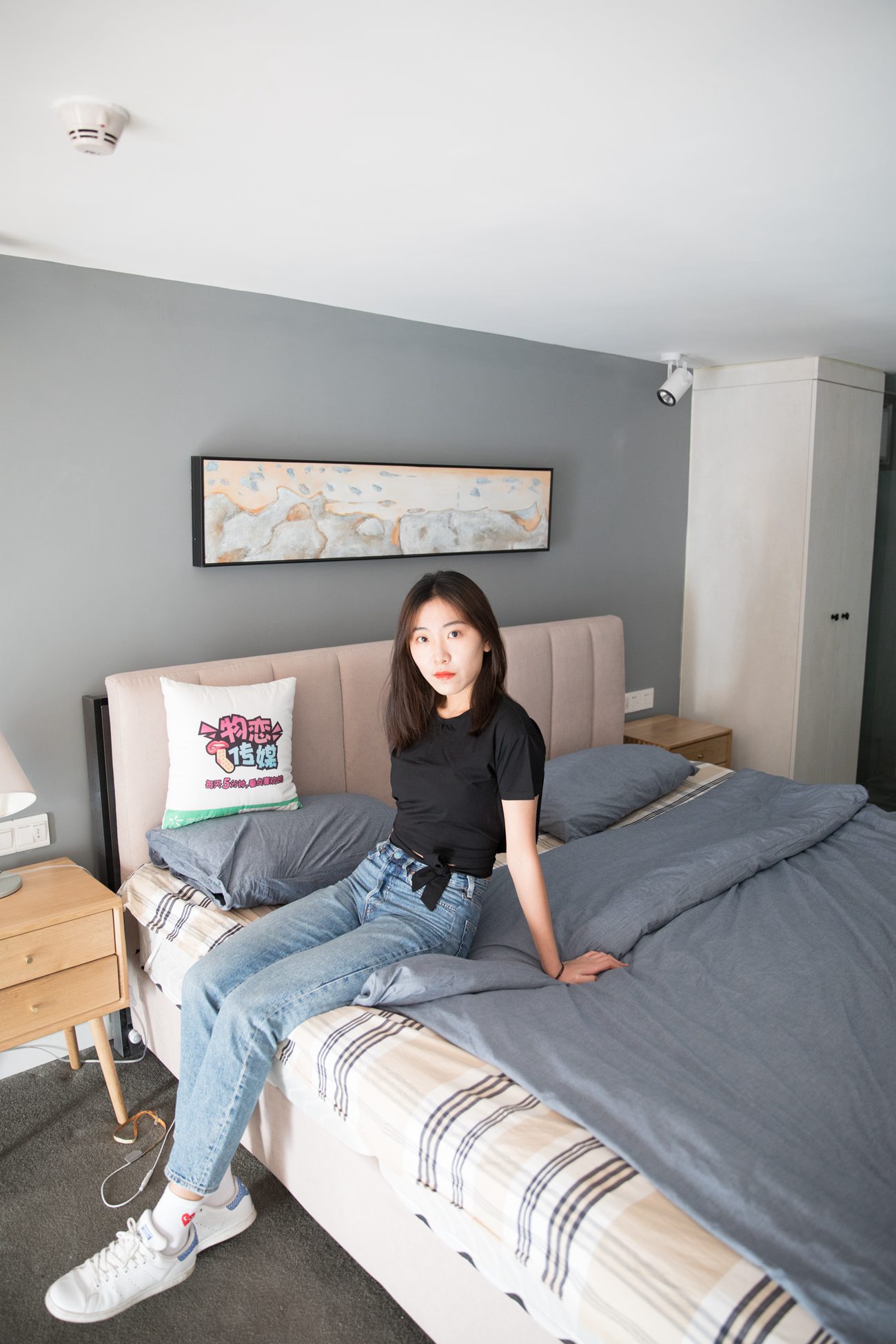 图片[148]-勿恋传媒 No.132 Elise-床边的白色板鞋搭配白色棉袜与灰色棉袜 [147P] – 速更版-美库