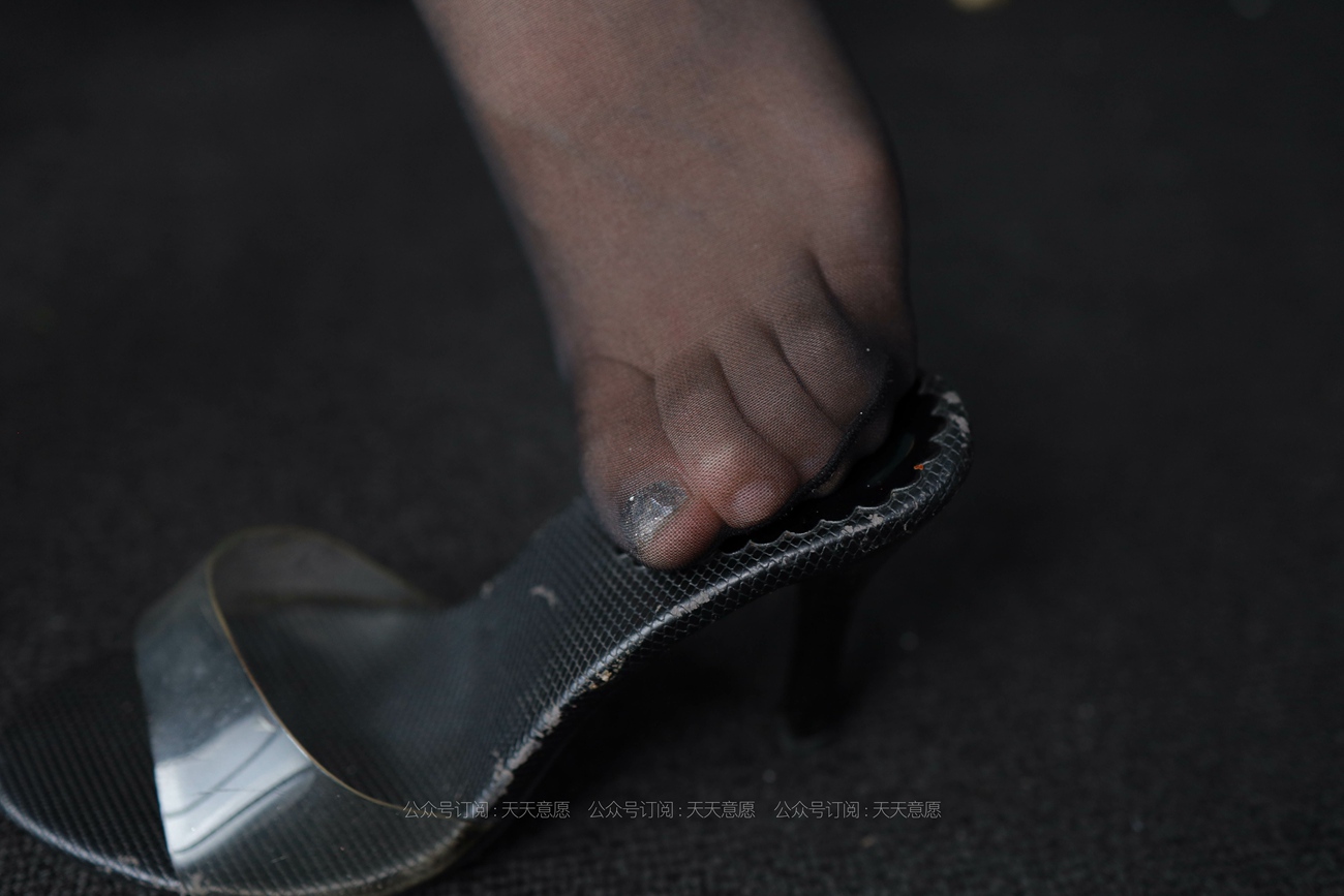 图片[14]-[IESS异思趣向] 耽丝 210614 秋秋的黑丝开衩长裙 [90P] – 速更版-美库