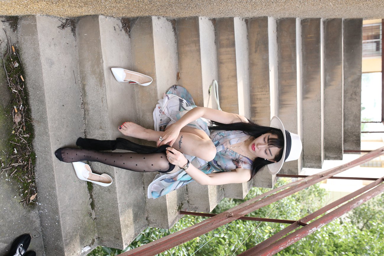 图片[121]-大西瓜爱牙膏-早期作品-S009 红嘴唇少妇 [337P] – 速更版-美库