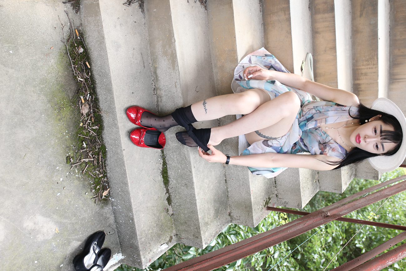 图片[170]-大西瓜爱牙膏-早期作品-S009 红嘴唇少妇 [337P] – 速更版-美库