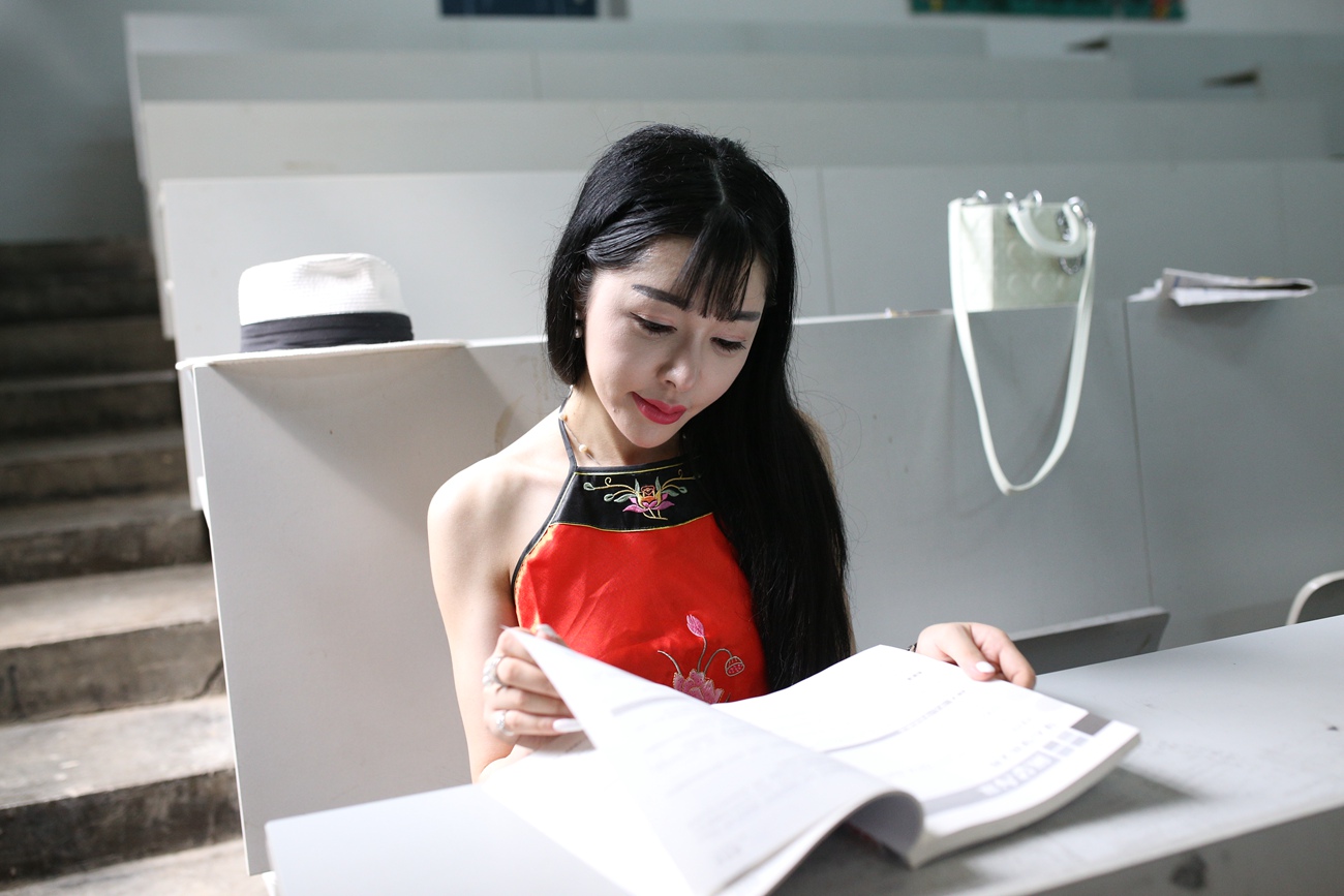 图片[322]-大西瓜爱牙膏-早期作品-S009 红嘴唇少妇 [337P] – 速更版-美库