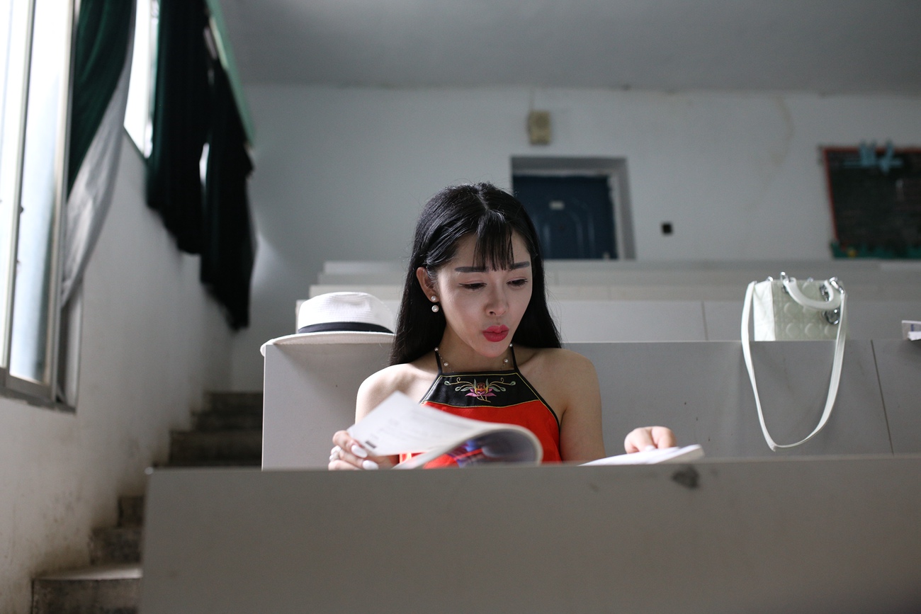 图片[327]-大西瓜爱牙膏-早期作品-S009 红嘴唇少妇 [337P] – 速更版-美库