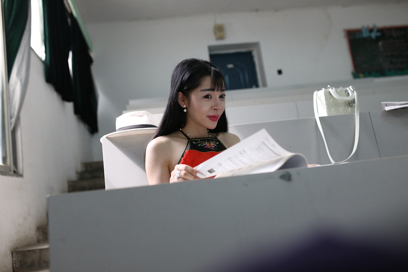 图片[329]-大西瓜爱牙膏-早期作品-S009 红嘴唇少妇 [337P] – 速更版-美库