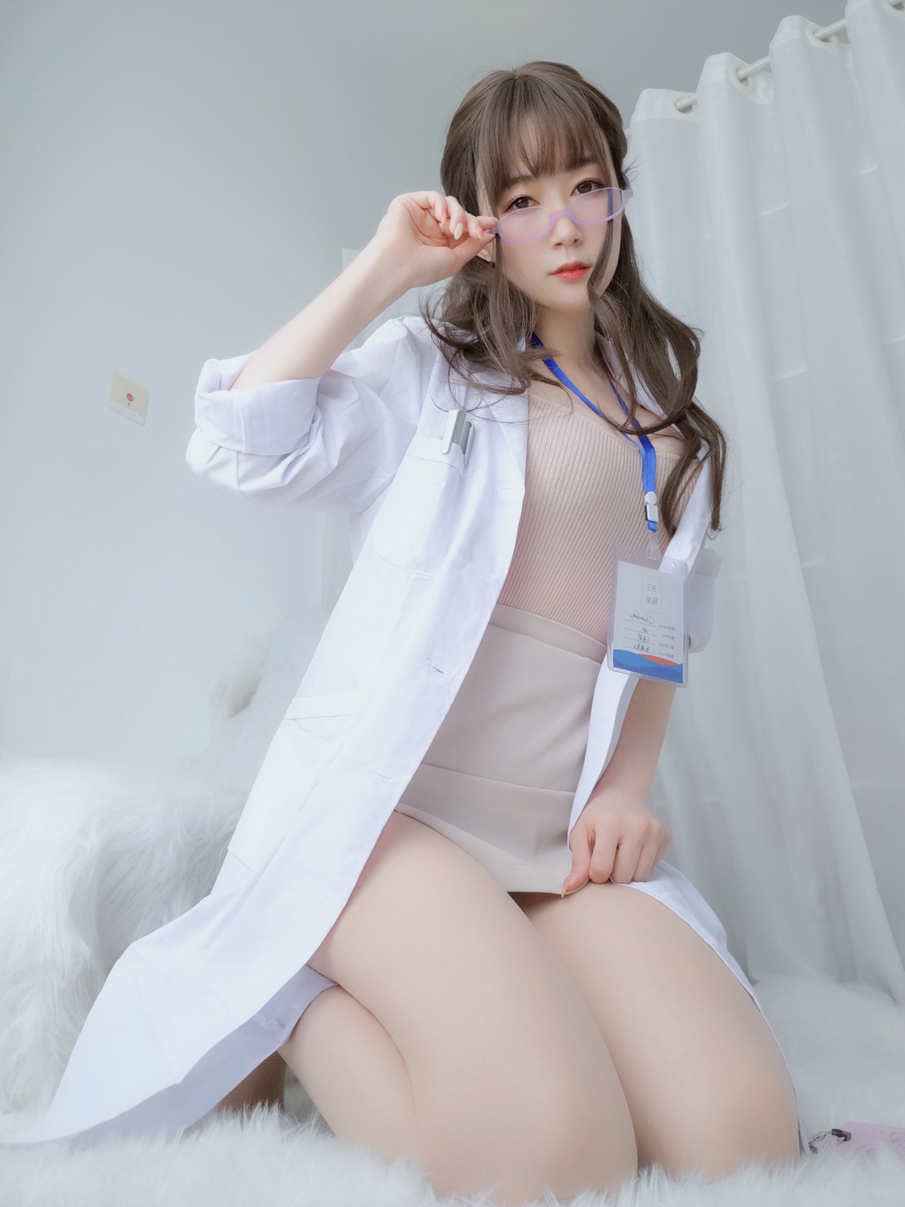 图片[120]-Coser小姐姐 白银81 – 私人医生[137P] – 速更版-美库