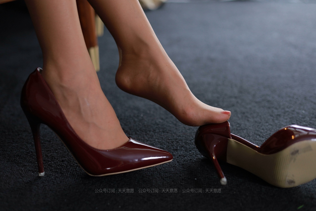 图片[18]-[IESS异思趣向] 耽丝 210726 美女同事 美子 [93P] – 速更版-美库