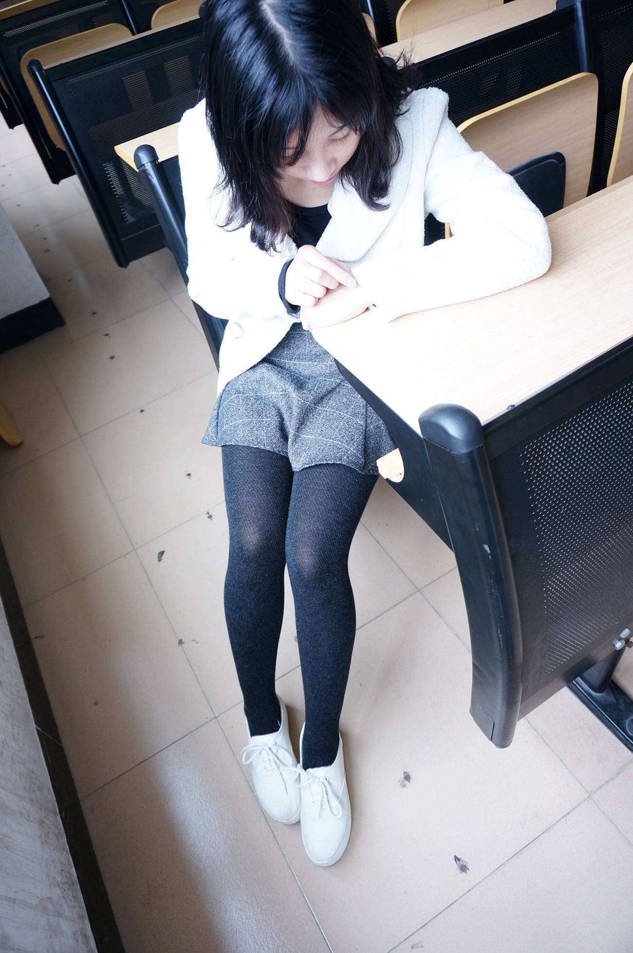 图片[11]-大西瓜爱牙膏-早期作品-S012 黑丝白鞋少女 [116P] – 速更版-美库