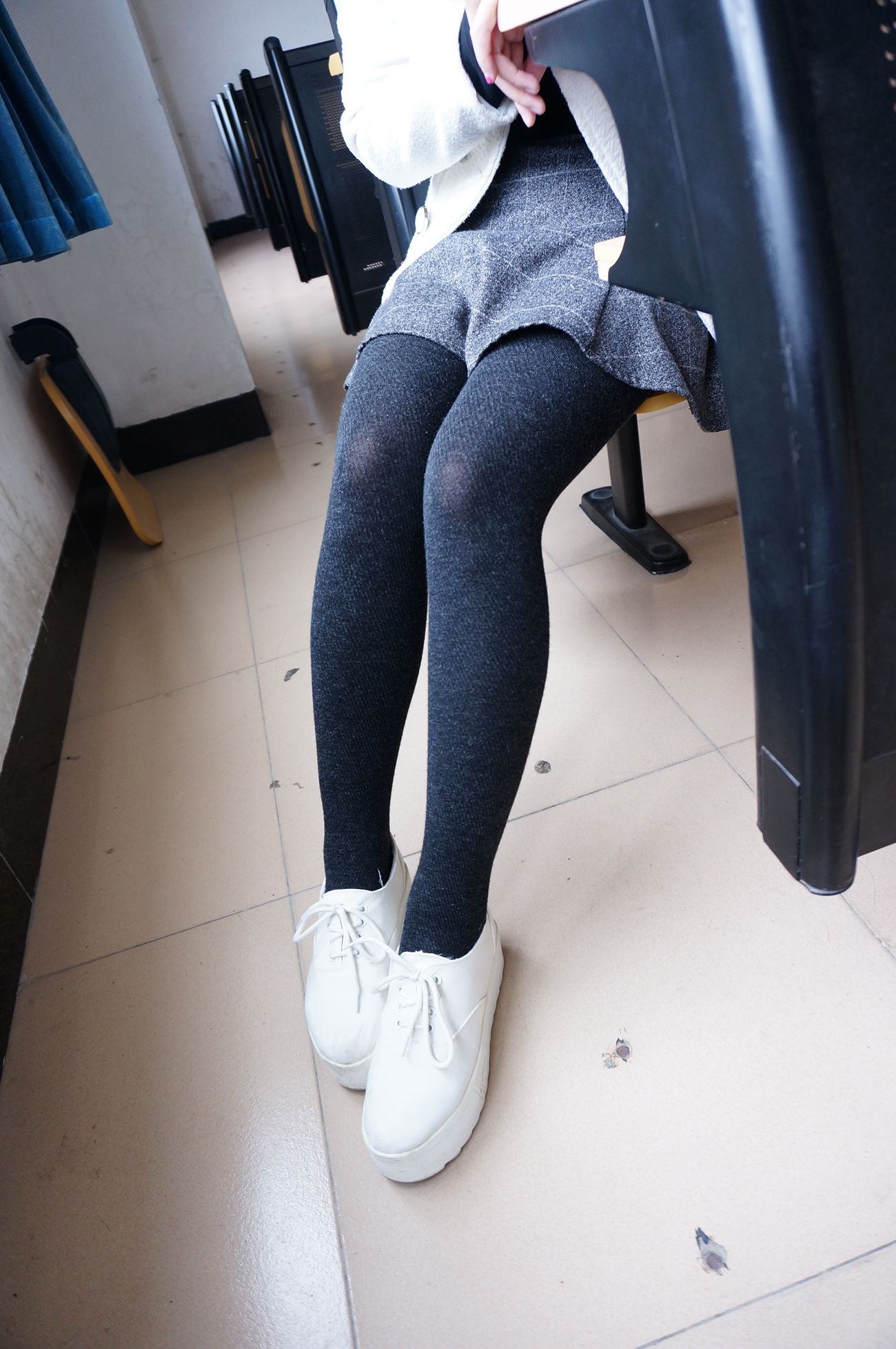 图片[13]-大西瓜爱牙膏-早期作品-S012 黑丝白鞋少女 [116P] – 速更版-美库