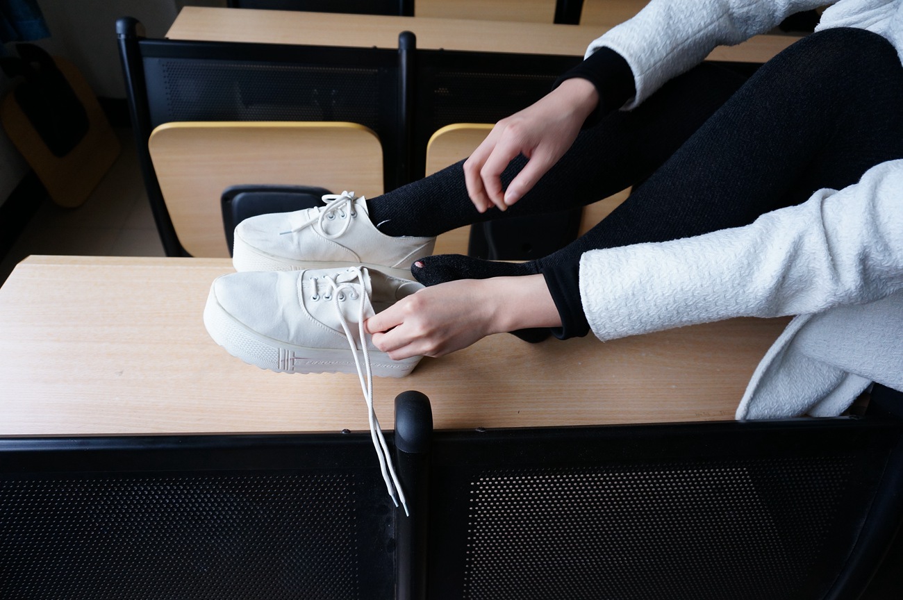 图片[40]-大西瓜爱牙膏-早期作品-S012 黑丝白鞋少女 [116P] – 速更版-美库