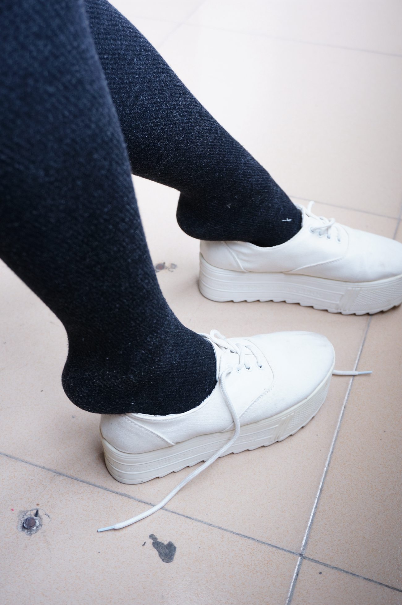 图片[102]-大西瓜爱牙膏-早期作品-S012 黑丝白鞋少女 [116P] – 速更版-美库