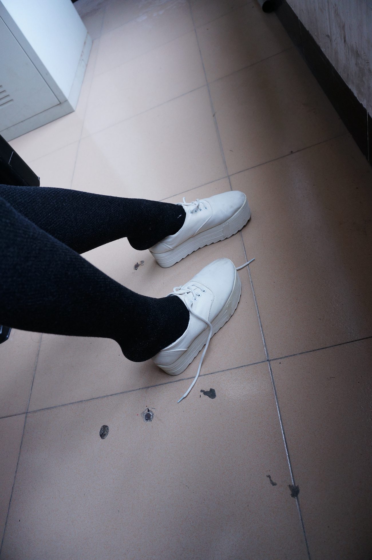 图片[107]-大西瓜爱牙膏-早期作品-S012 黑丝白鞋少女 [116P] – 速更版-美库