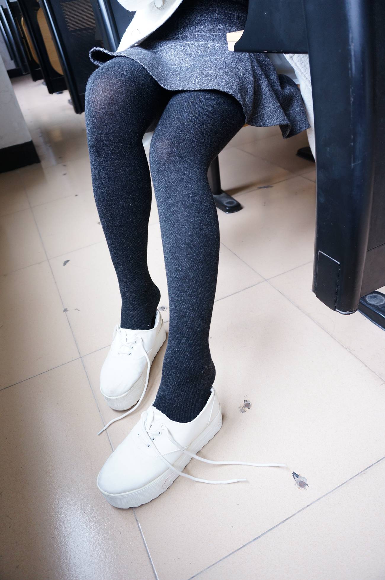 图片[112]-大西瓜爱牙膏-早期作品-S012 黑丝白鞋少女 [116P] – 速更版-美库