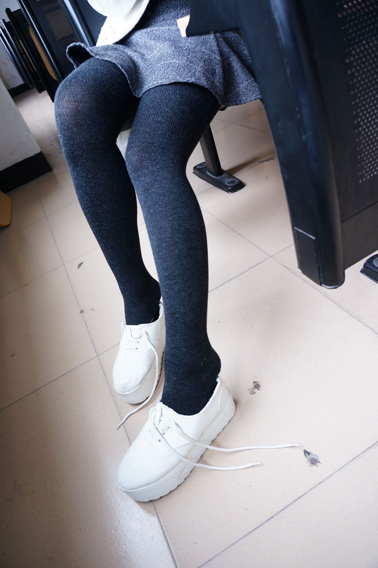 图片[114]-大西瓜爱牙膏-早期作品-S012 黑丝白鞋少女 [116P] – 速更版-美库