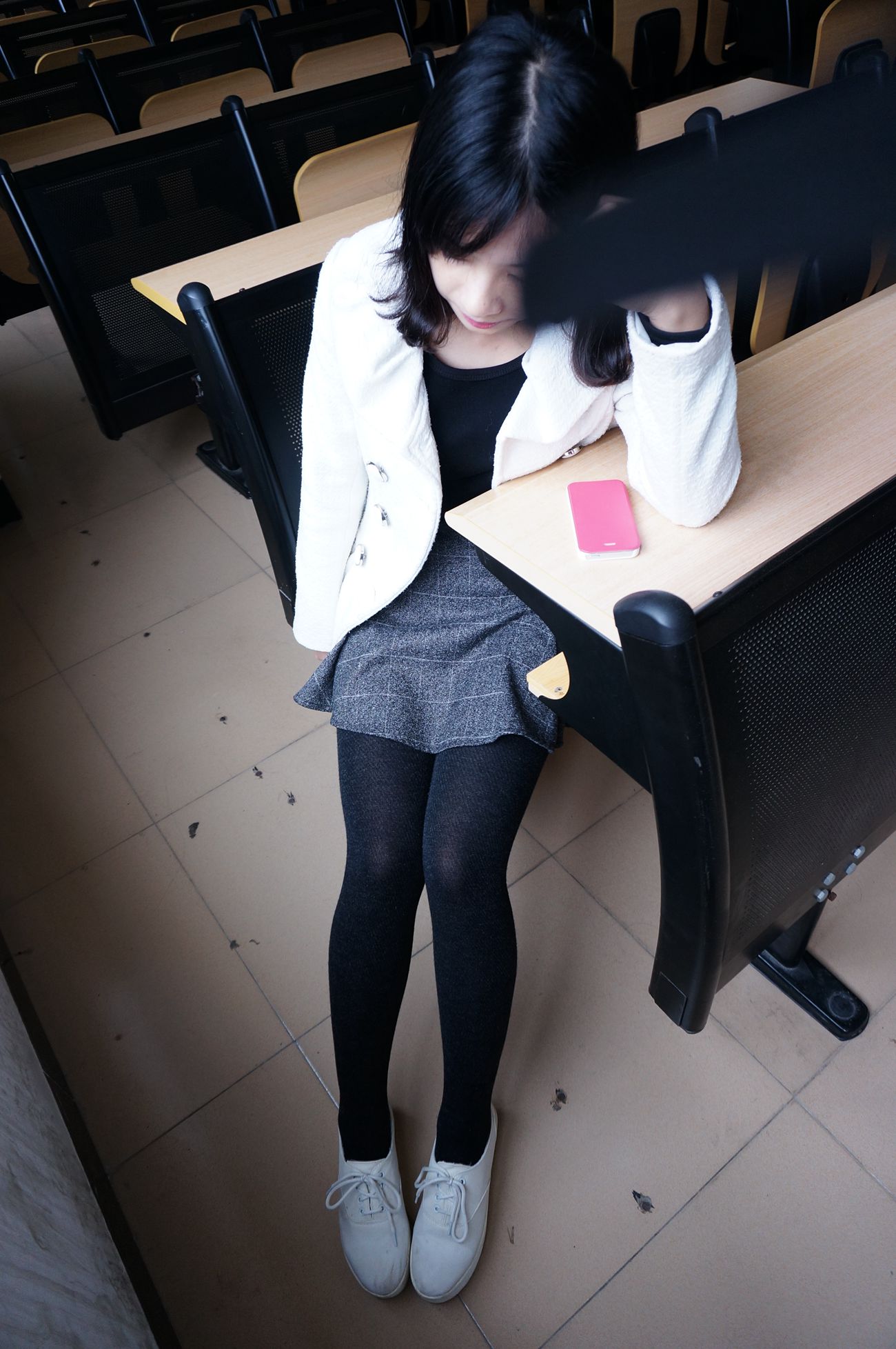 图片[117]-大西瓜爱牙膏-早期作品-S012 黑丝白鞋少女 [116P] – 速更版-美库