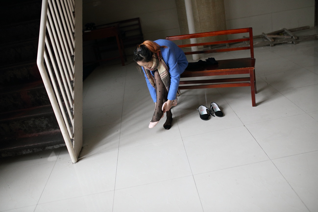 图片[102]-大西瓜爱牙膏-早期作品-S015 蓝衣少女 [128P] – 速更版-美库