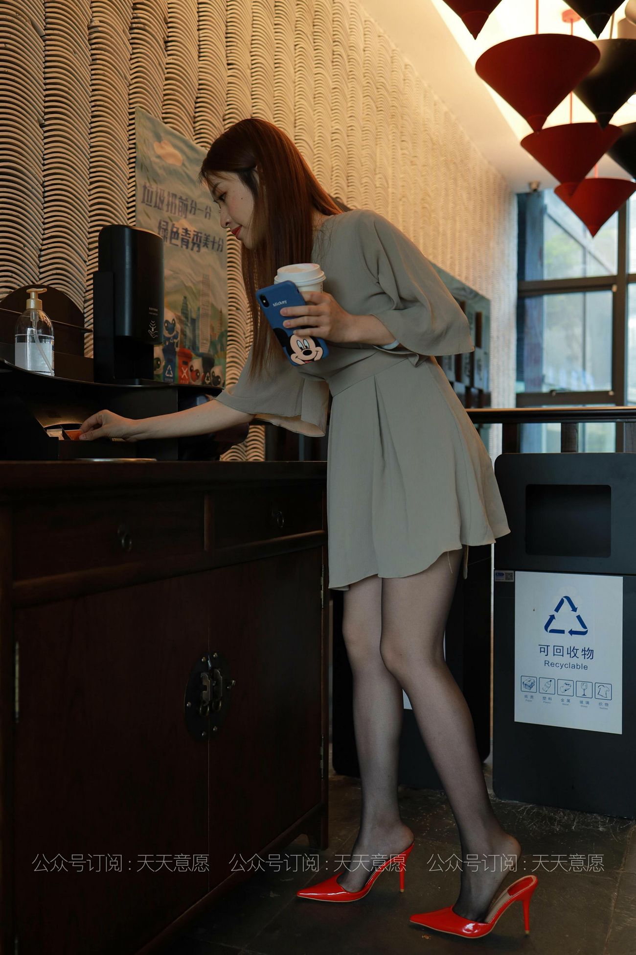 图片[37]-[IESS异思趣向] 2021.06.09 丝享家 827：小婕《红色跟底一身轻》[91P] – 速更版-美库