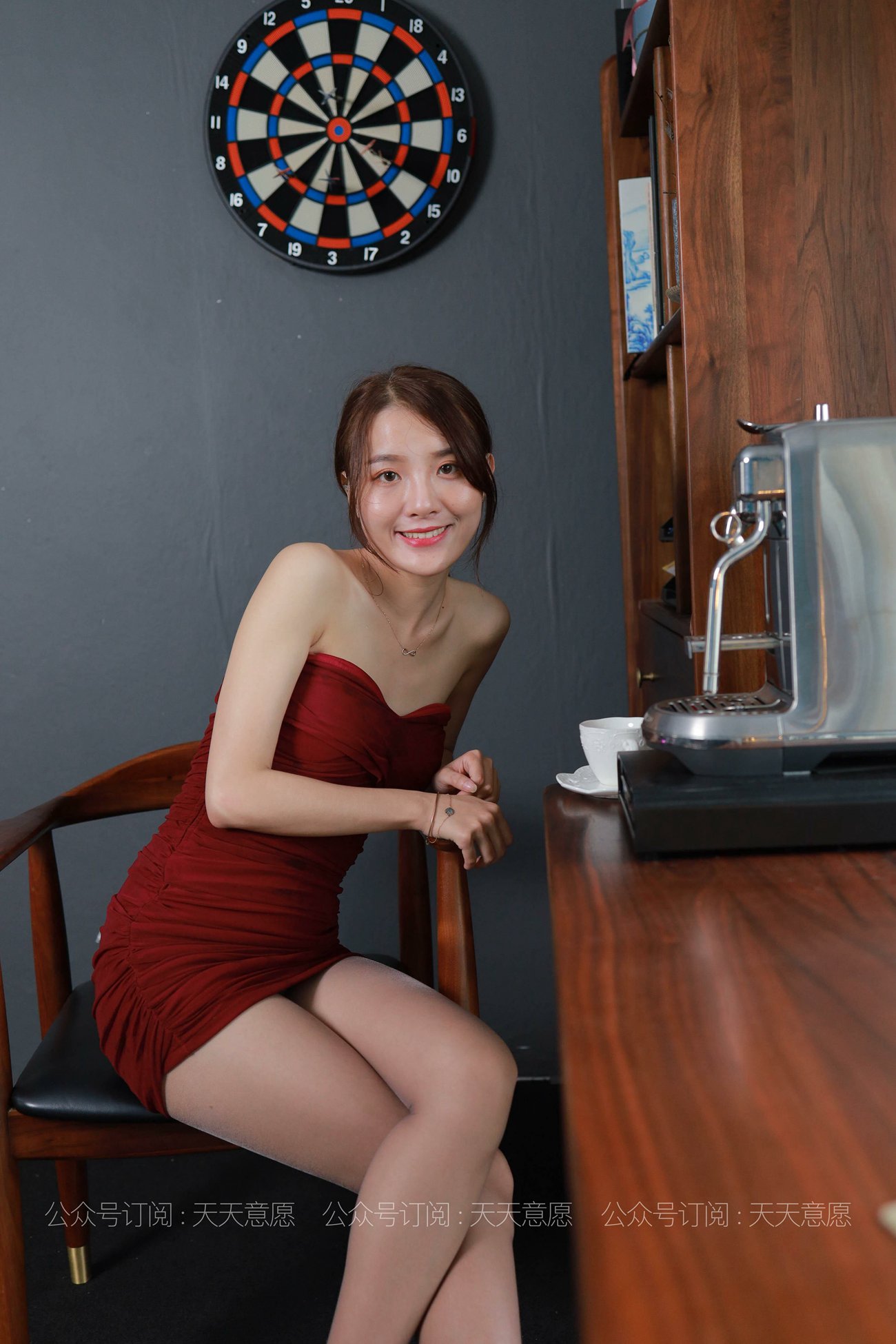 图片[10]-[IESS异思趣向] 耽丝 210810 婉苹的性感红色抹胸短裙 [91P] – 速更版-美库