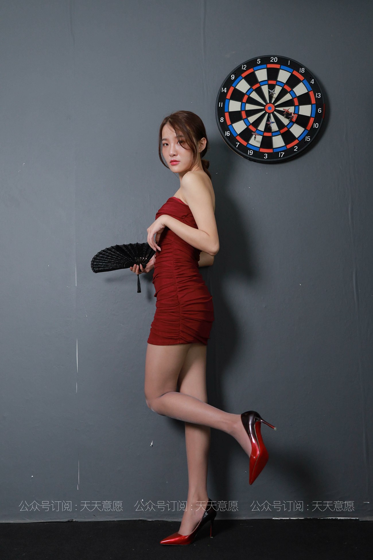 图片[82]-[IESS异思趣向] 耽丝 210810 婉苹的性感红色抹胸短裙 [91P] – 速更版-美库