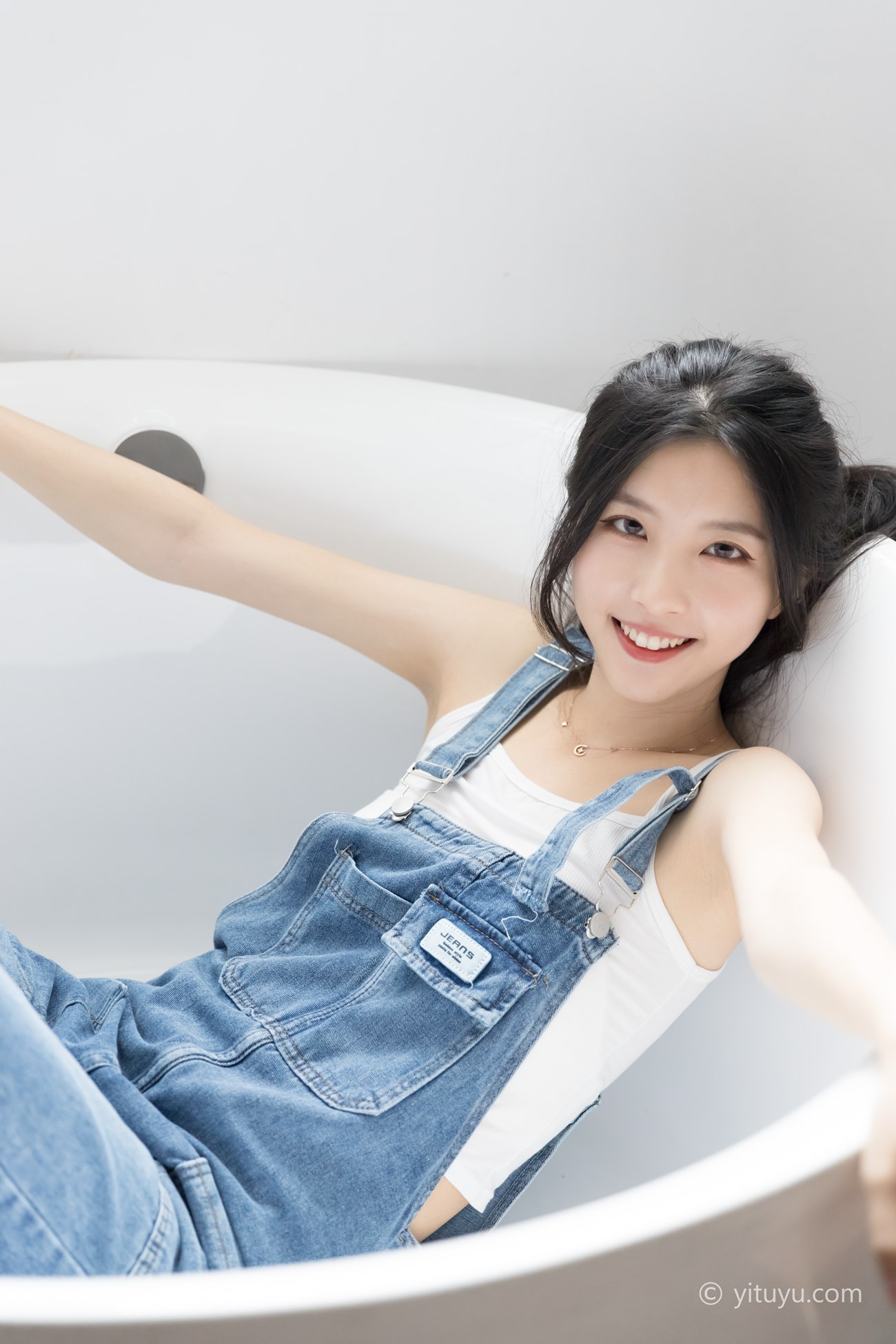 图片[18]-[YITUYU]艺图语 2021.04.21 蓝色牛仔裤 小铟 [24P] – 速更版-美库