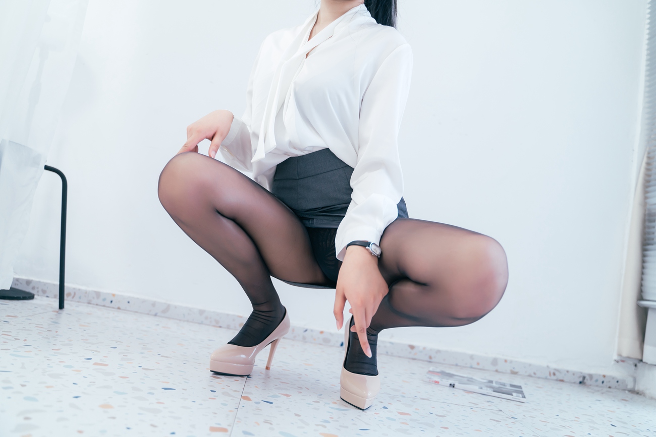 图片[17]-轩萧学姐 – OL私袜诱惑[34P] – 速更版-美库