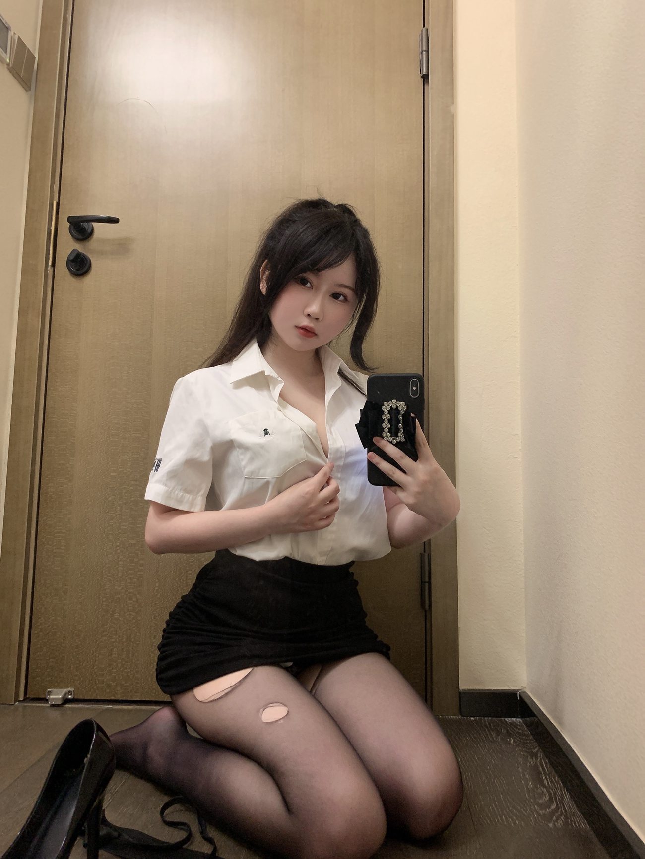 图片[8]-蜜桃少女是依酱呀 – 刚入职的新人 [40P] – 速更版-美库