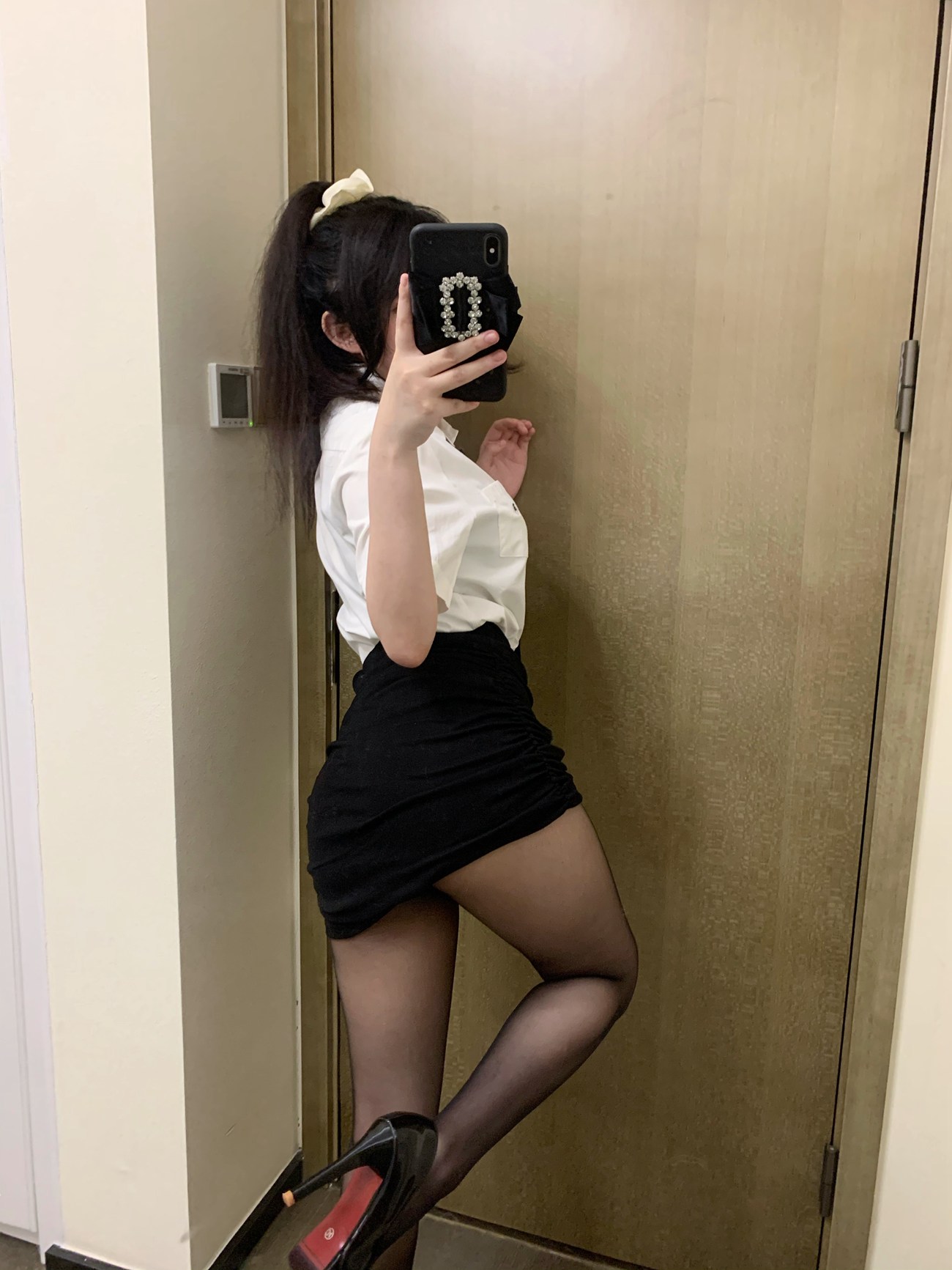 图片[20]-蜜桃少女是依酱呀 – 刚入职的新人 [40P] – 速更版-美库