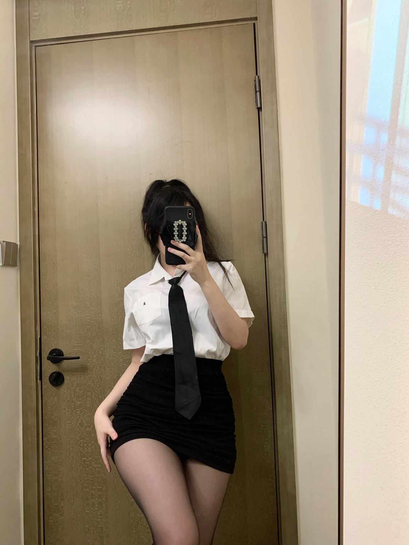 图片[22]-蜜桃少女是依酱呀 – 刚入职的新人 [40P] – 速更版-美库