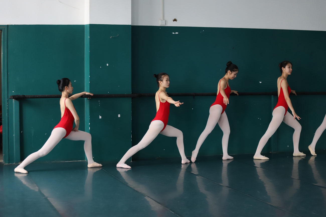 图片[24]-大西瓜爱牙膏-早期作品-W005 红色舞蹈服 002 [172P] – 速更版-美库