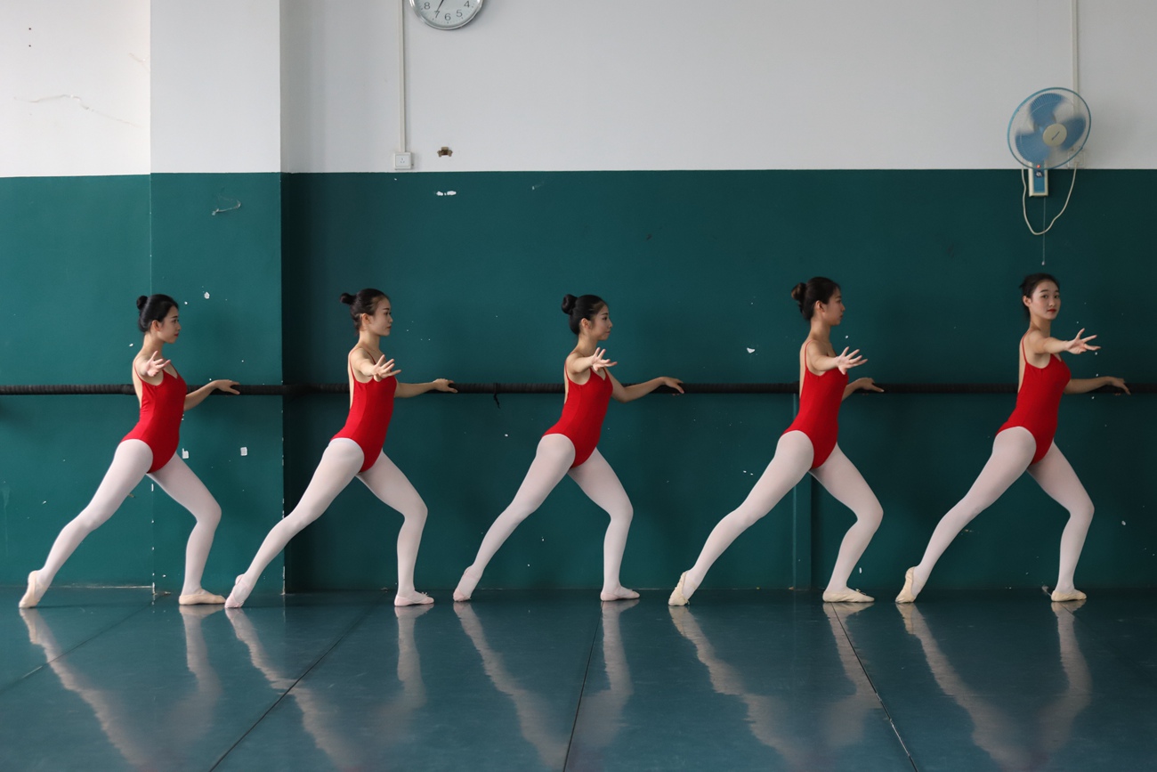 图片[30]-大西瓜爱牙膏-早期作品-W005 红色舞蹈服 002 [172P] – 速更版-美库